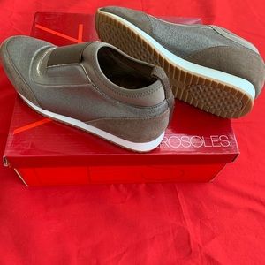 Aerosoles gold tone joggers